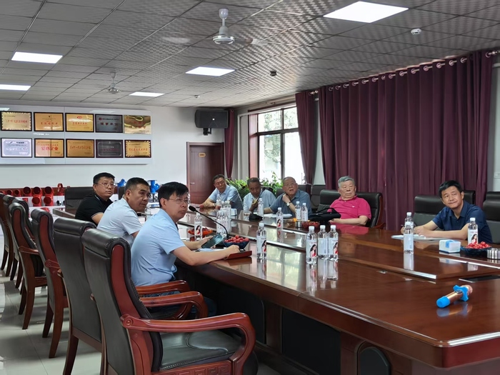 3、荣盛公司会议室座谈交流.jpg